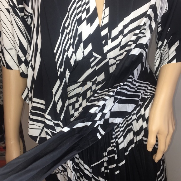 BCBG Wrap Dress V-Neck Full Back Mid Sleeves - Picture 5 of 12